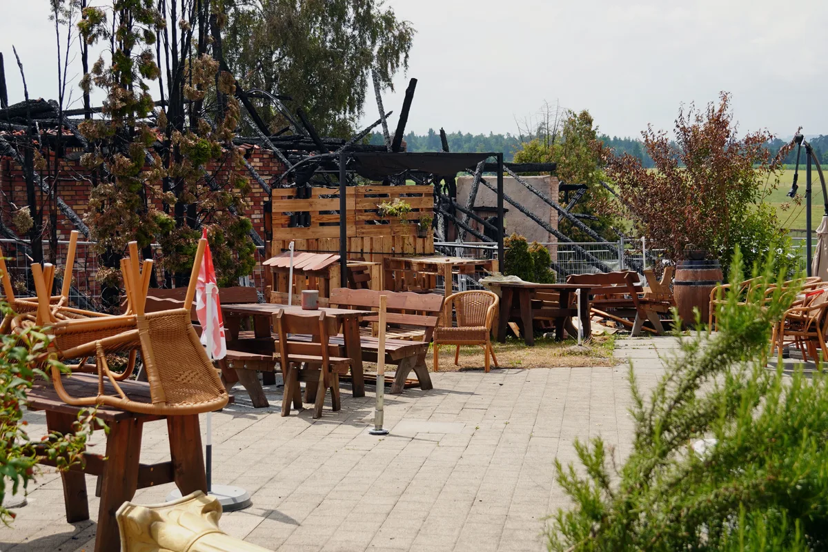 Ein verbranntes Dach.